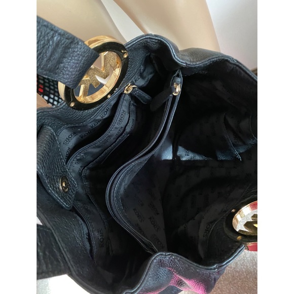 Michael Kors PEBBLED SHOULDER BAG - Picture 3 of 3